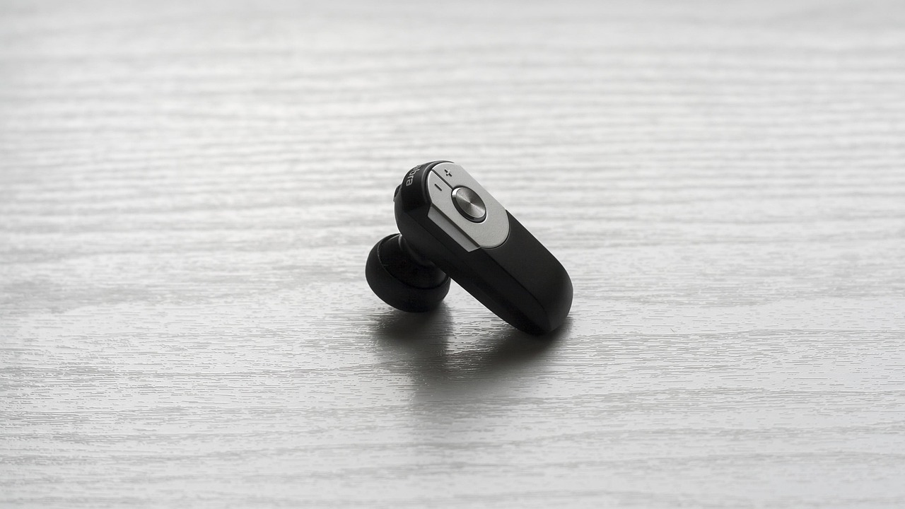 Noise cancelling headphones wireless earbuds