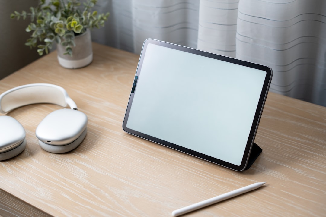 Wireless keyboard mouse laptop stand setup