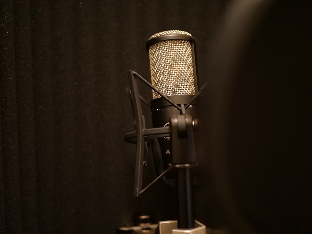 Microphone pop filter attachment