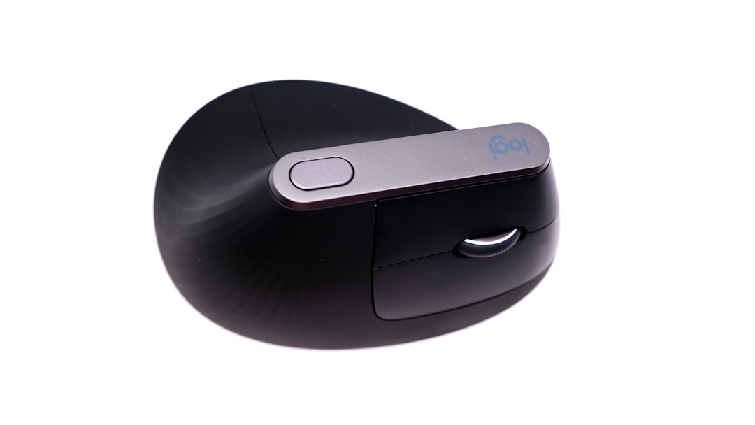 Vertical ergonomic mouse in handshake position