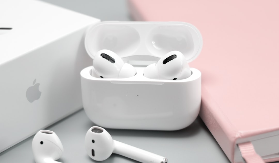 Wireless earbuds with charging case