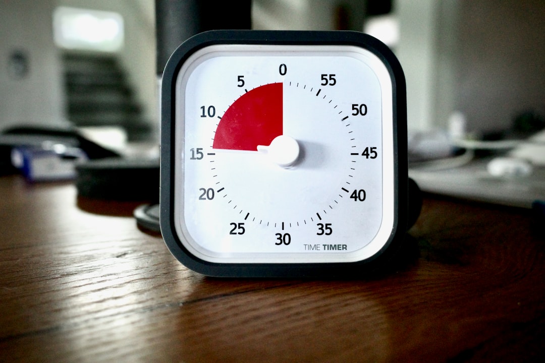 Visual countdown timer on a desk workspace