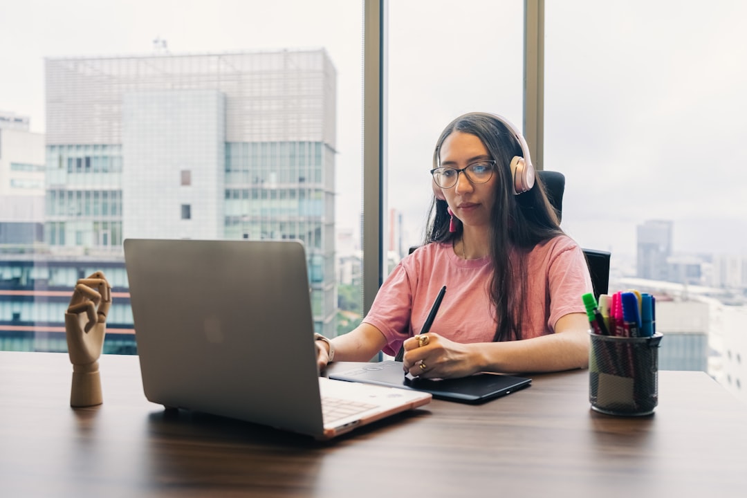 Wireless headphones for mobile work and calls