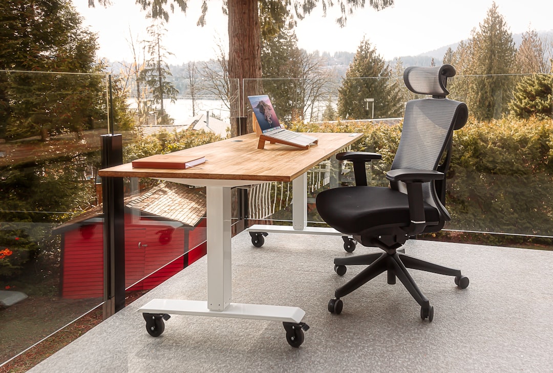 Electric adjustable height desk with motorized legs