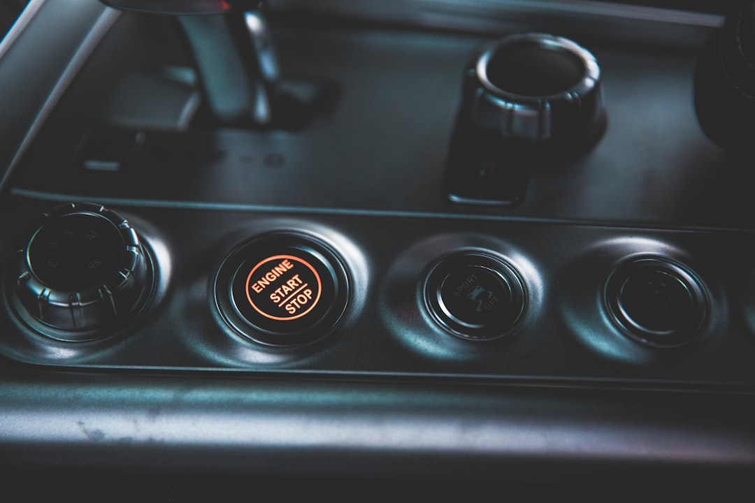 Car charger in 12V power port