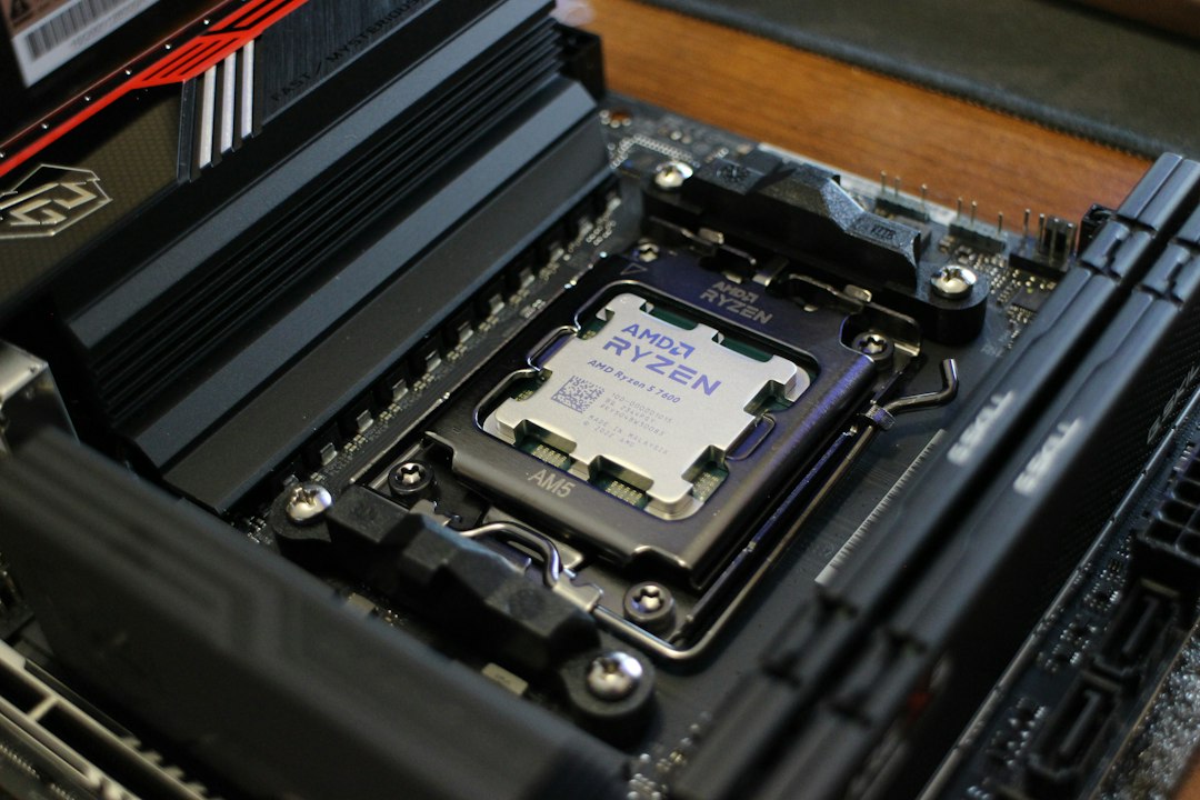 A processor sitting under a large heatsink on a circuit board